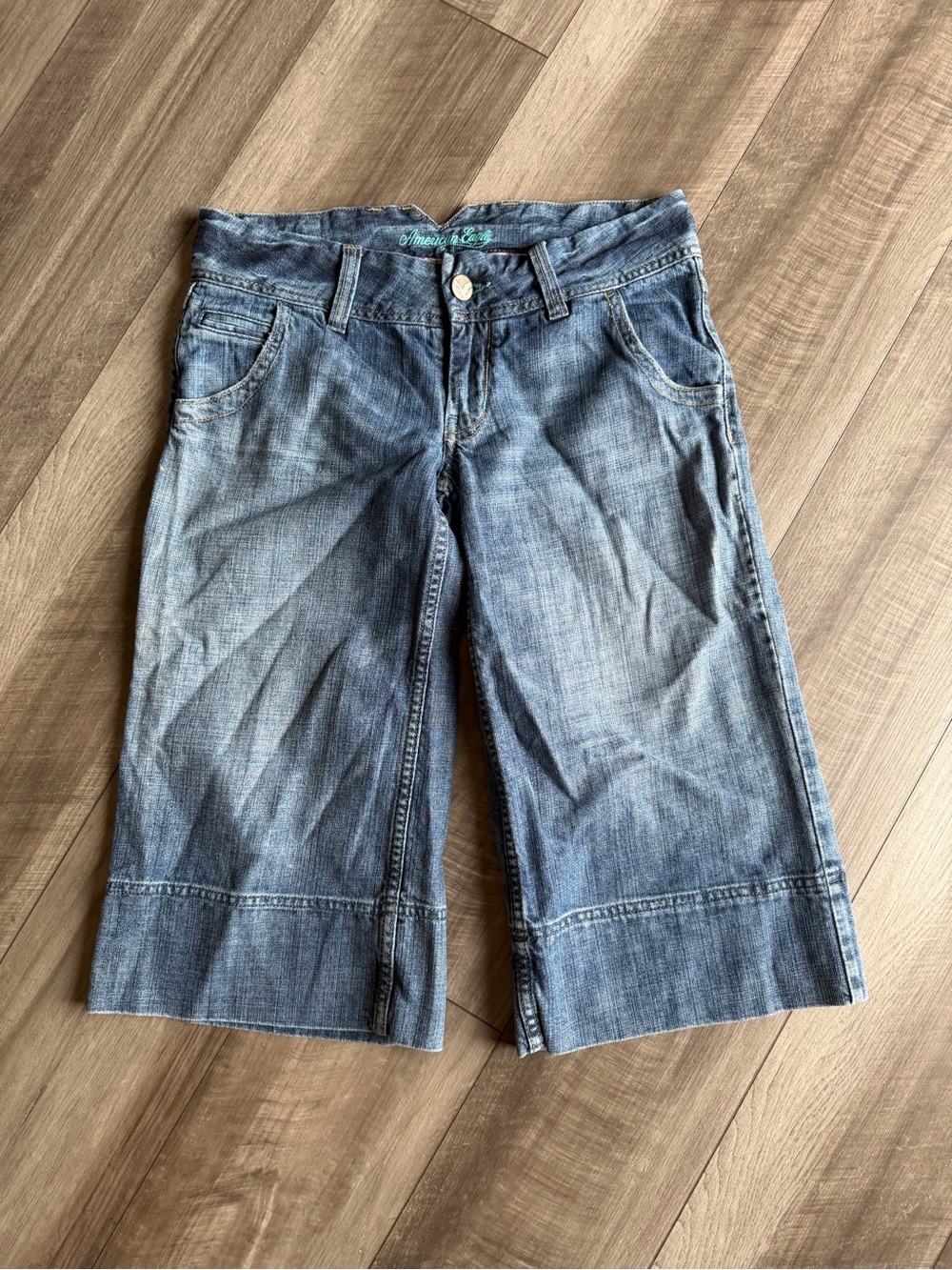 Y2K American Eagle Low Rise Light Blue Wide Leg Bermuda Shorts Women’s Sz 4 Reg